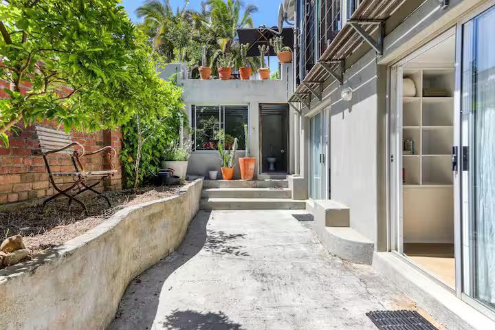 To Let 4 Bedroom Property for Rent in Tamboerskloof Western Cape